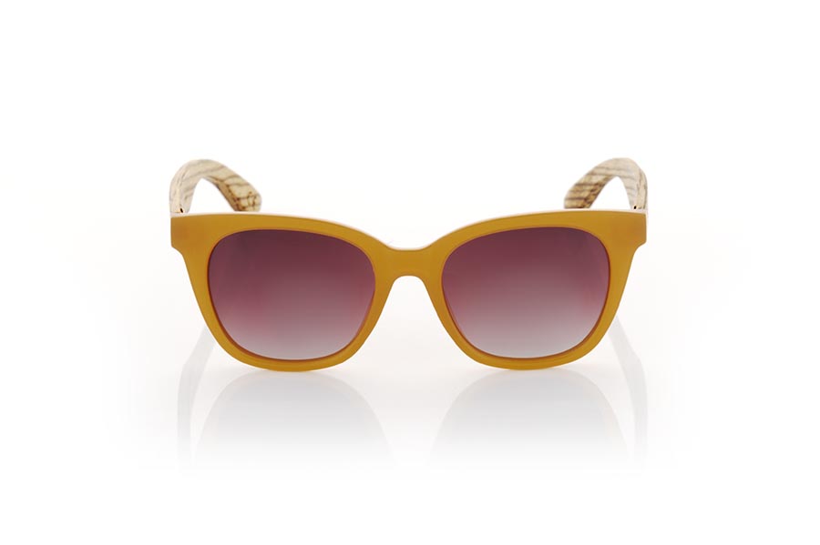 Wood eyewear of Walnut NORA. NORA sunglasses combine a frame in an attractive satin orange tone with walnut wood temples to offer a fresh and natural design. This model with its rounded shapes and ideal size has a slight retro touch and is perfect for women, although it can also look good on daring men. Gradient brown or gray-toned lenses add an elegant touch to these wooden sunglasses. Enjoy a unique style and the protection you need anywhere with the NORA sunglasses from Root. Front Measurement: 143x50mm Caliber: 49 for Wholesale & Retail | Root Sunglasses® 